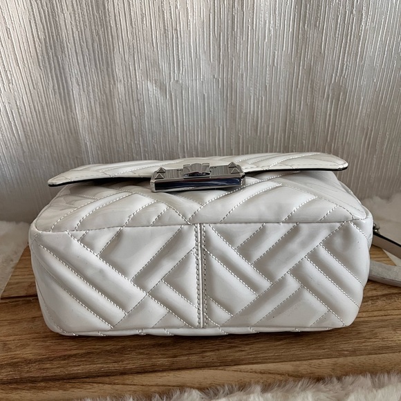 Michael Kors: Handbags - Picture 3 of 8